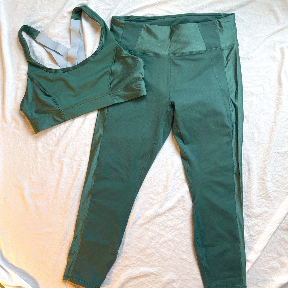 Forrest green shine Fabletics 2 piece set Leggings matching sports bra Sz XL